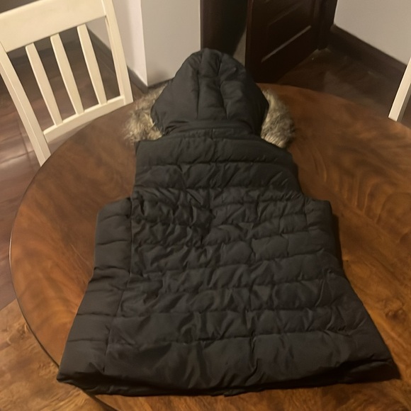 Black - Banana Republic Puffer Vest with fur lined hood. Great condition. - Picture 4 of 5